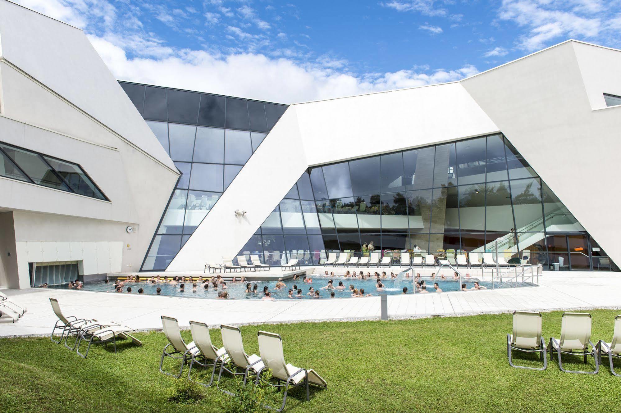 Thermenhotel Karawankenhof Villach Exteriör bild